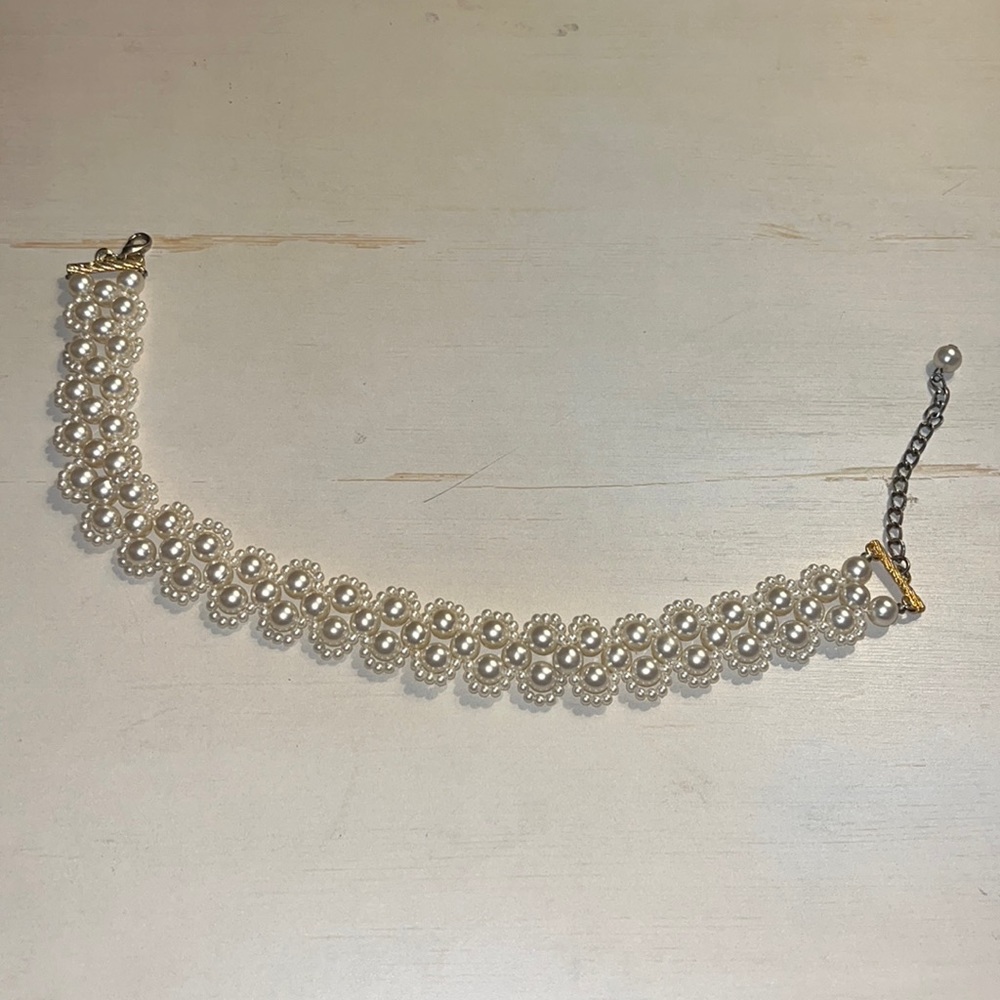 Pearl choker necklace